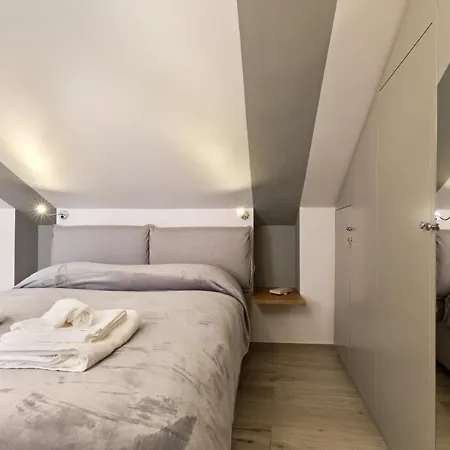 Ciancaleoni Duplex Casa Dell'artista - Monti Apartment *
